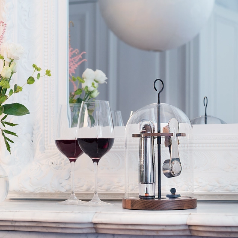 The Globe WIne Tool Set